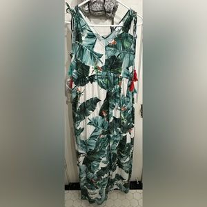 John Paul Richard Petite Tropical Bird Print
Maxi Dress size Medium
